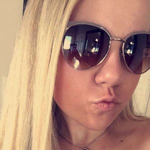 Meet your Posher, Lexie